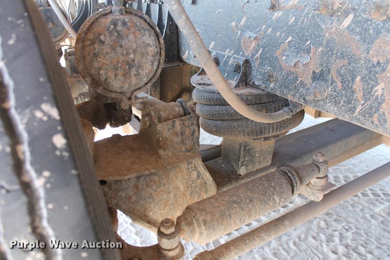 image for item DB5117 2006 Peterbilt 357 dump truck