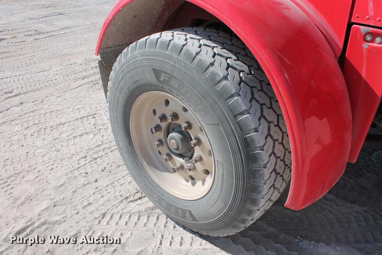 image for item DB5117 2006 Peterbilt 357 dump truck