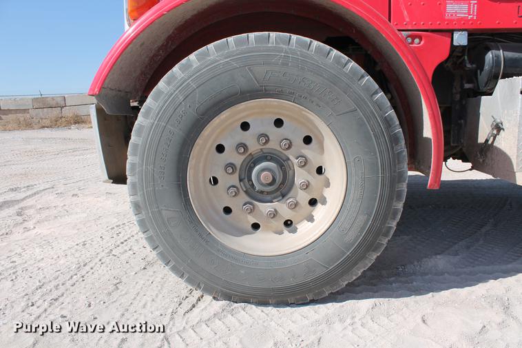 image for item DB5117 2006 Peterbilt 357 dump truck