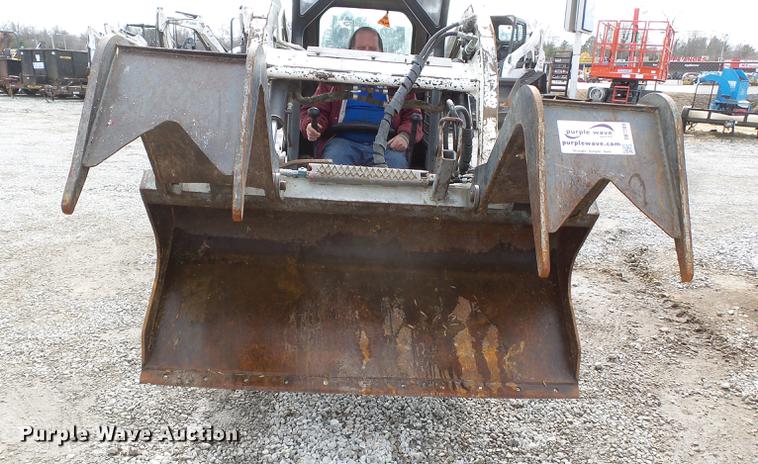 image for item DB7209 Arrow skid steer grapple bucket