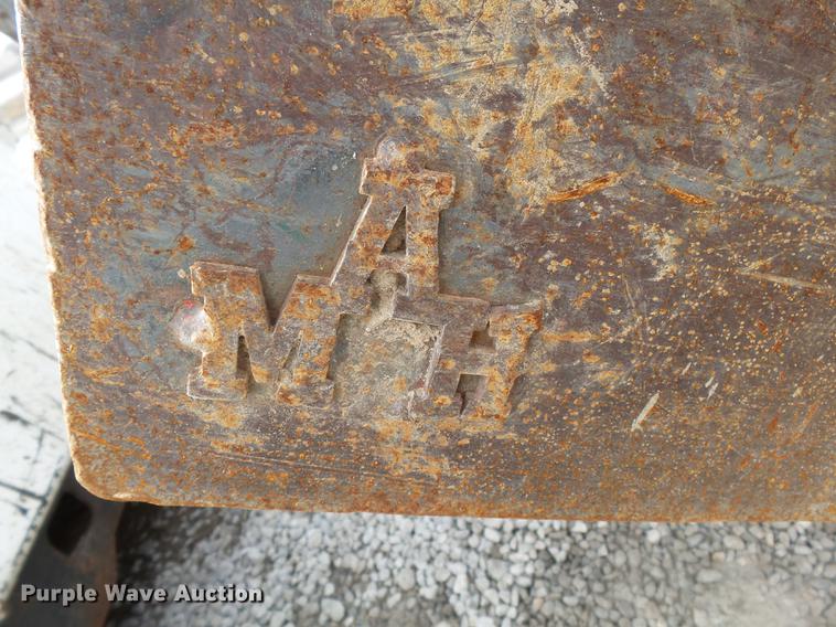 image for item DB7209 Arrow skid steer grapple bucket