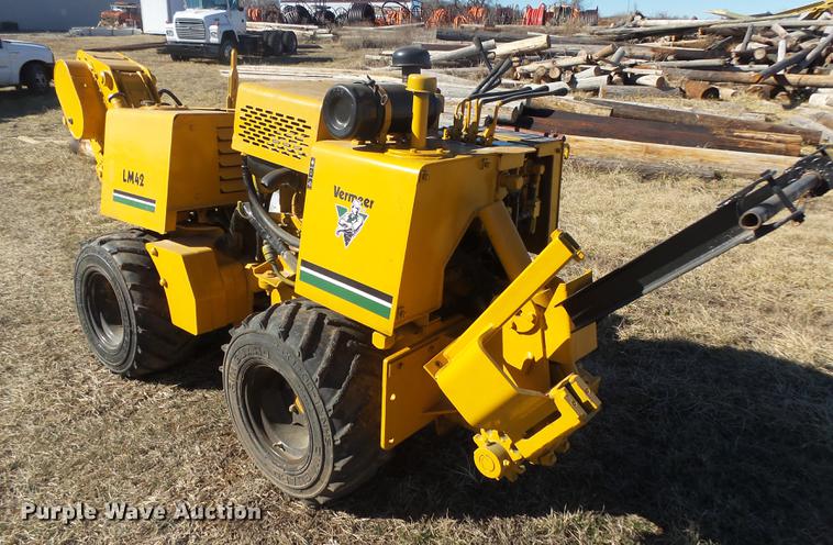 image for item DB7285 1996 Vermeer LM42 vibratory cable plow