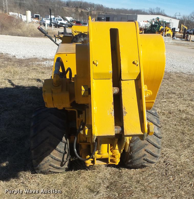 image for item DB7285 1996 Vermeer LM42 vibratory cable plow