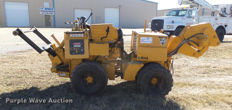 image for item DB7285 1996 Vermeer LM42 vibratory cable plow
