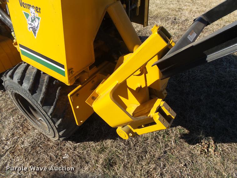 image for item DB7285 1996 Vermeer LM42 vibratory cable plow