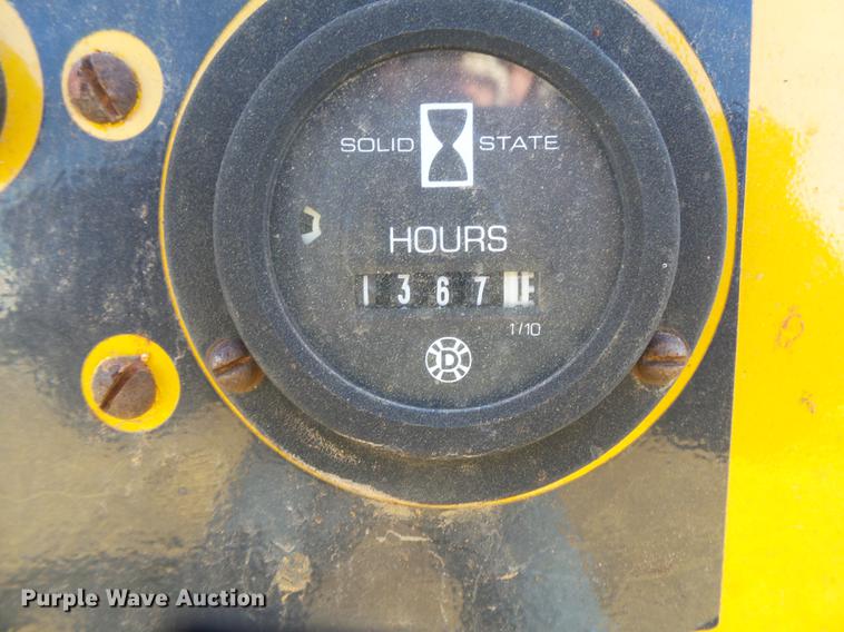 image for item DB7285 1996 Vermeer LM42 vibratory cable plow