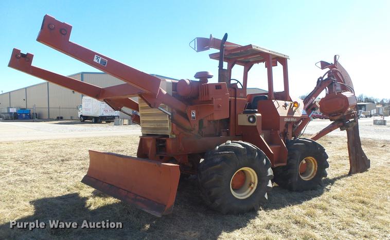 image for item DB7286 1992 Ditch Witch R100 vibratory cable plow