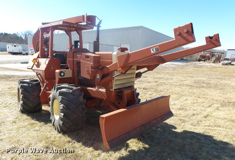 image for item DB7286 1992 Ditch Witch R100 vibratory cable plow