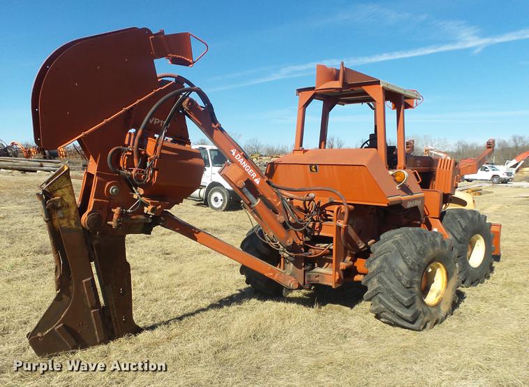 image for item DB7286 1992 Ditch Witch R100 vibratory cable plow