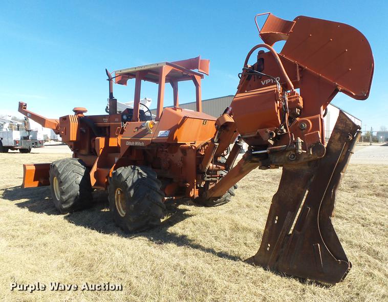 image for item DB7286 1992 Ditch Witch R100 vibratory cable plow