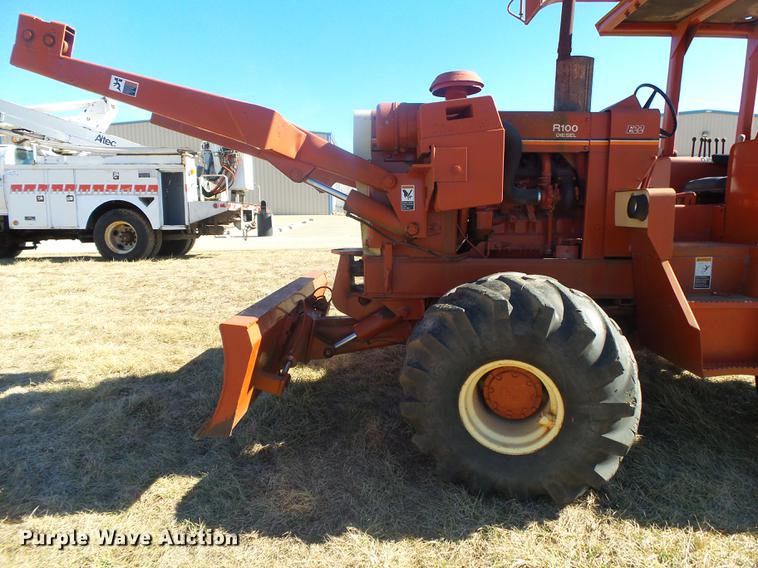 image for item DB7286 1992 Ditch Witch R100 vibratory cable plow