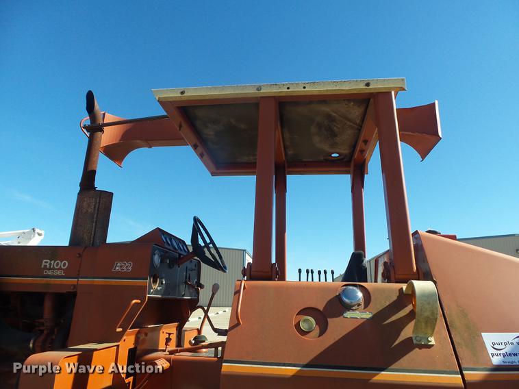 image for item DB7286 1992 Ditch Witch R100 vibratory cable plow