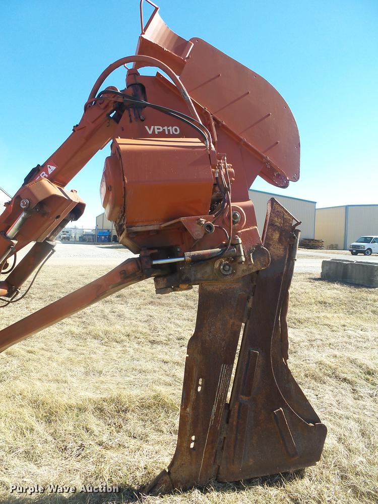 image for item DB7286 1992 Ditch Witch R100 vibratory cable plow