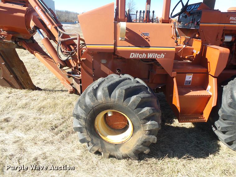 image for item DB7286 1992 Ditch Witch R100 vibratory cable plow