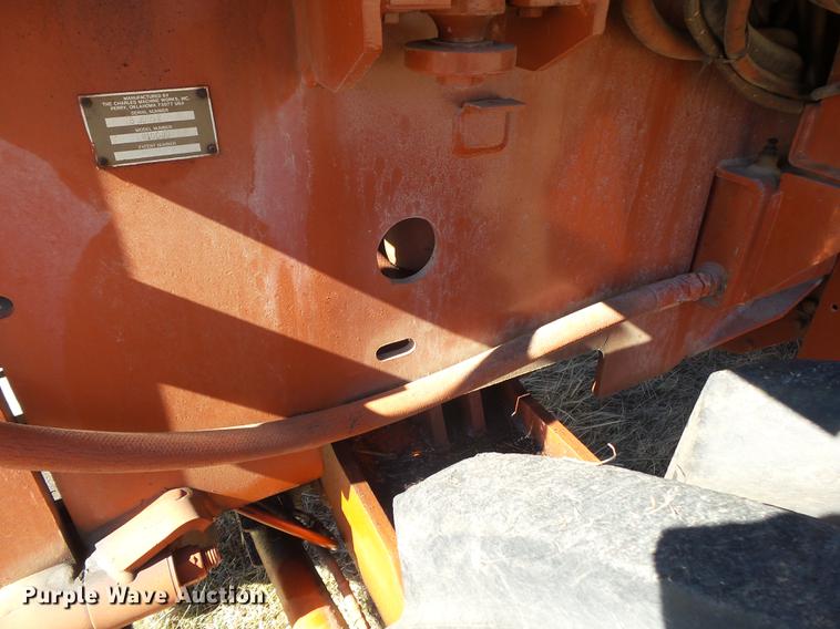 image for item DB7286 1992 Ditch Witch R100 vibratory cable plow