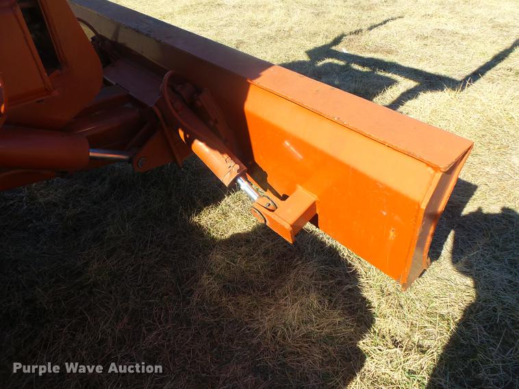 image for item DB7286 1992 Ditch Witch R100 vibratory cable plow