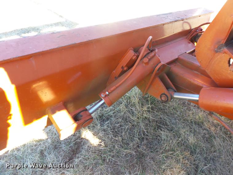image for item DB7286 1992 Ditch Witch R100 vibratory cable plow