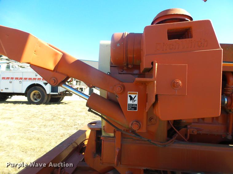 image for item DB7286 1992 Ditch Witch R100 vibratory cable plow