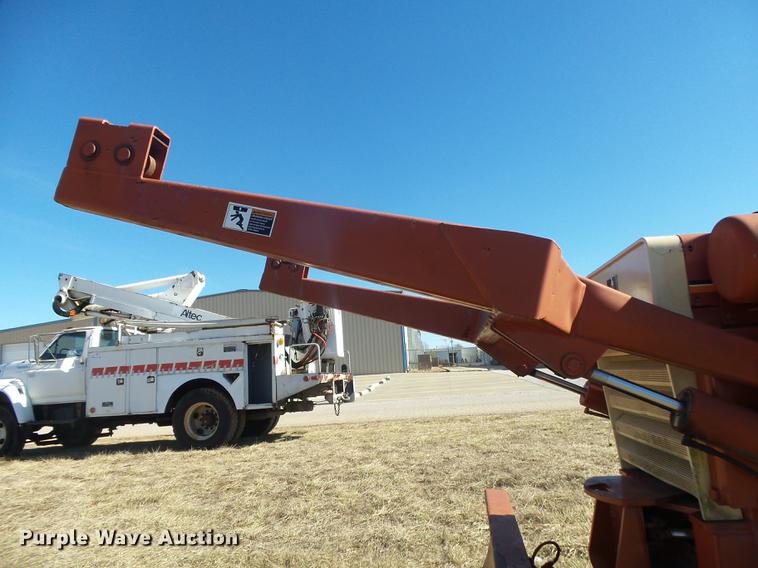 image for item DB7286 1992 Ditch Witch R100 vibratory cable plow