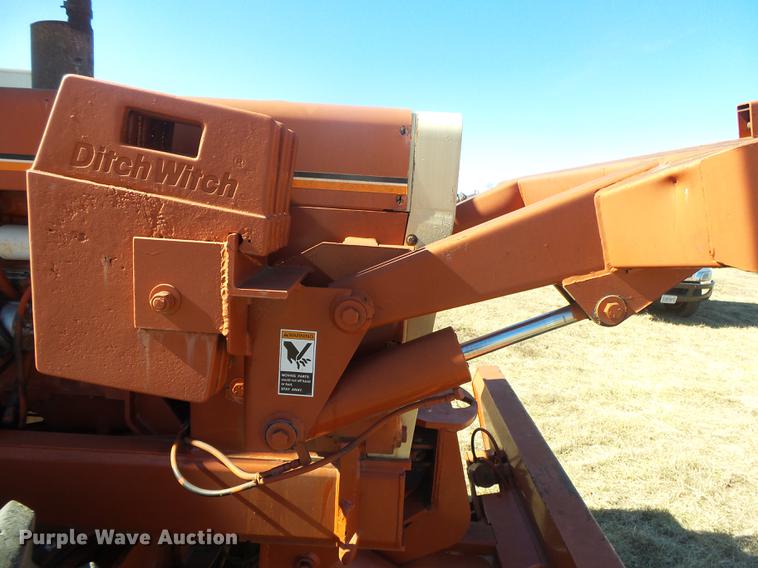 image for item DB7286 1992 Ditch Witch R100 vibratory cable plow