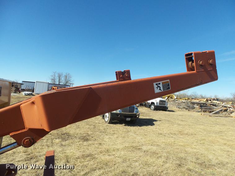 image for item DB7286 1992 Ditch Witch R100 vibratory cable plow