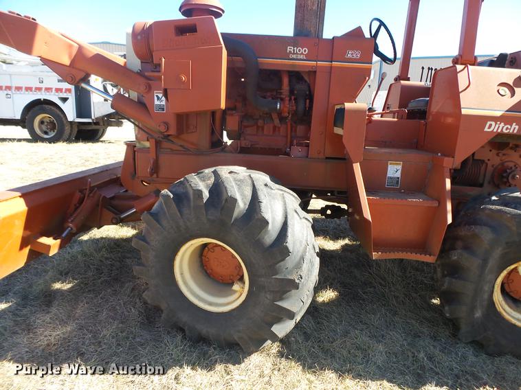 image for item DB7286 1992 Ditch Witch R100 vibratory cable plow