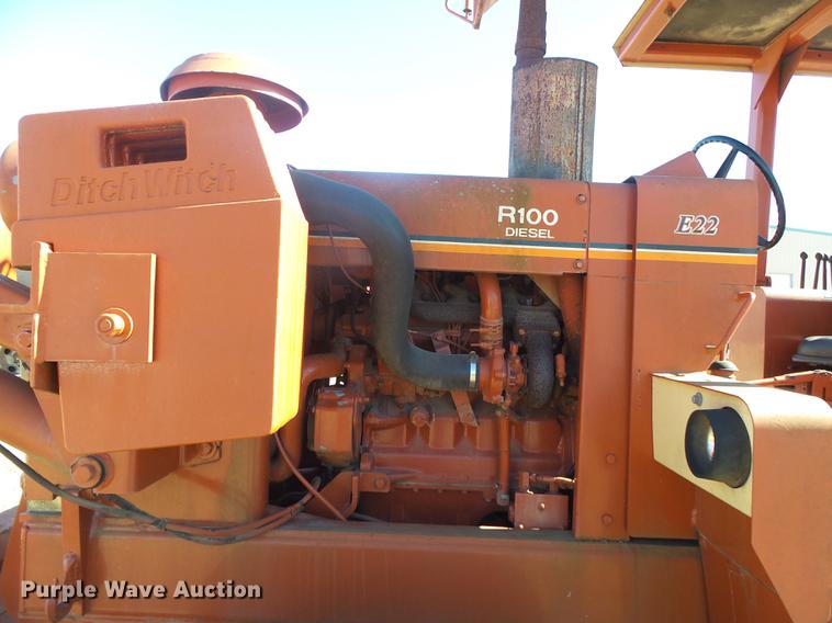 image for item DB7286 1992 Ditch Witch R100 vibratory cable plow