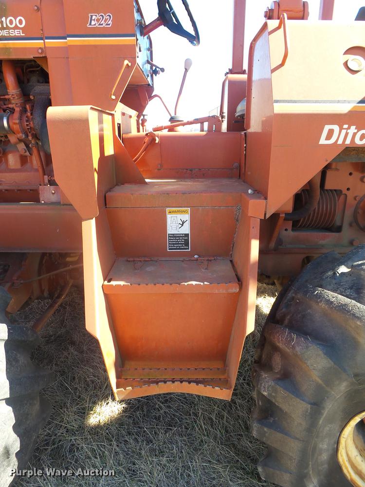 image for item DB7286 1992 Ditch Witch R100 vibratory cable plow