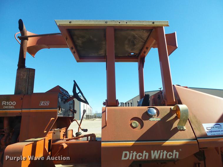 image for item DB7286 1992 Ditch Witch R100 vibratory cable plow