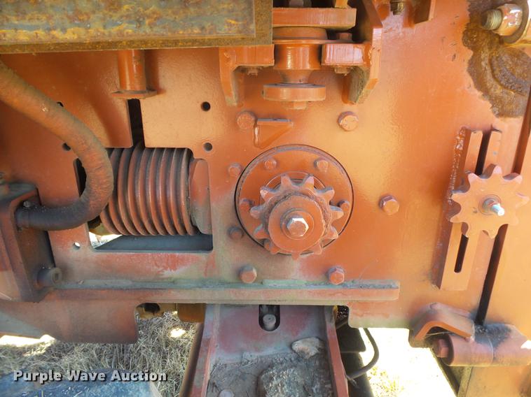 image for item DB7286 1992 Ditch Witch R100 vibratory cable plow