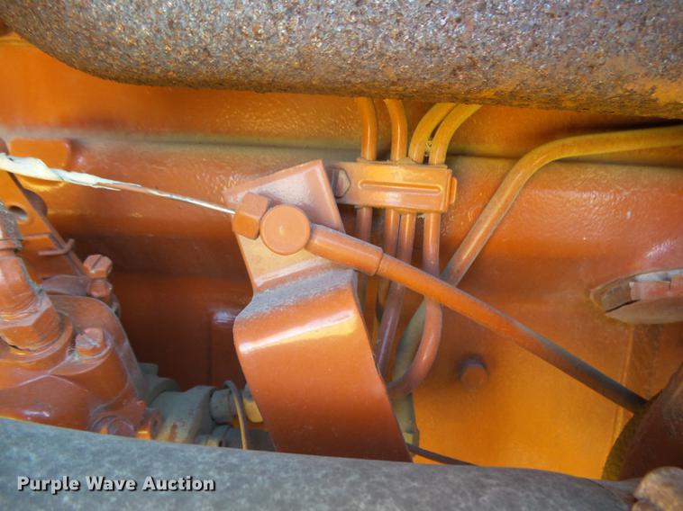 image for item DB7286 1992 Ditch Witch R100 vibratory cable plow