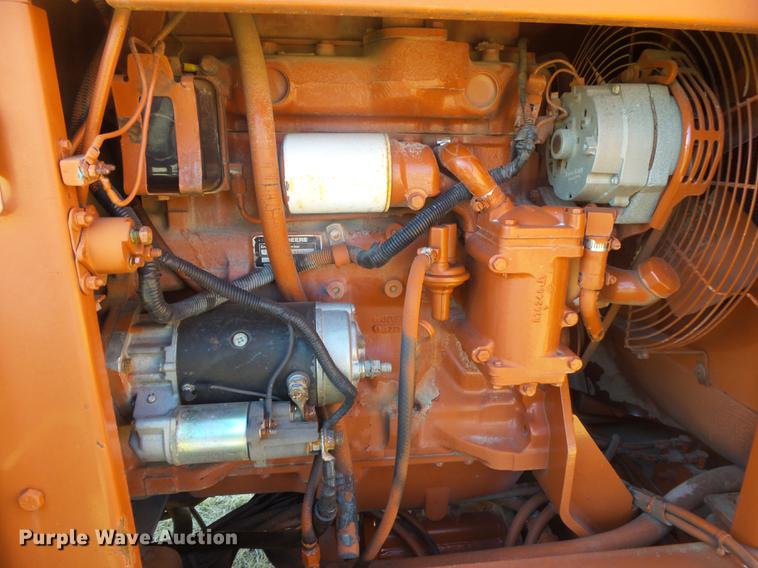 image for item DB7286 1992 Ditch Witch R100 vibratory cable plow