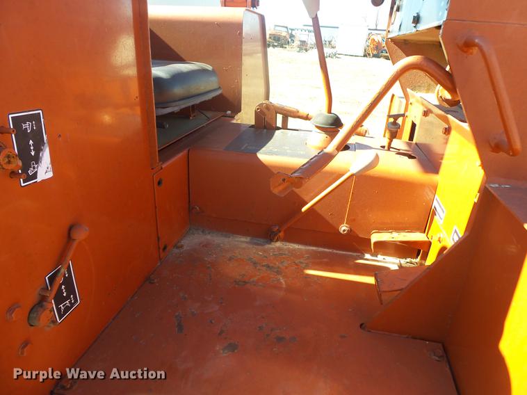 image for item DB7286 1992 Ditch Witch R100 vibratory cable plow