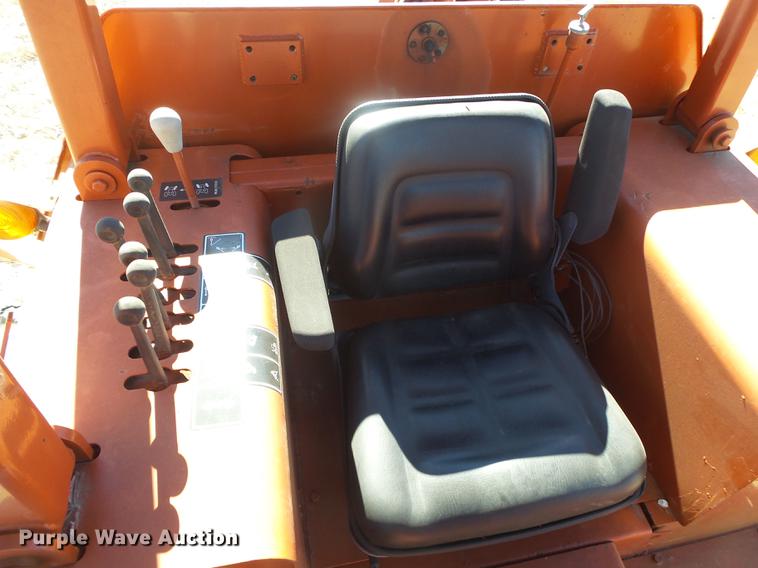 image for item DB7286 1992 Ditch Witch R100 vibratory cable plow