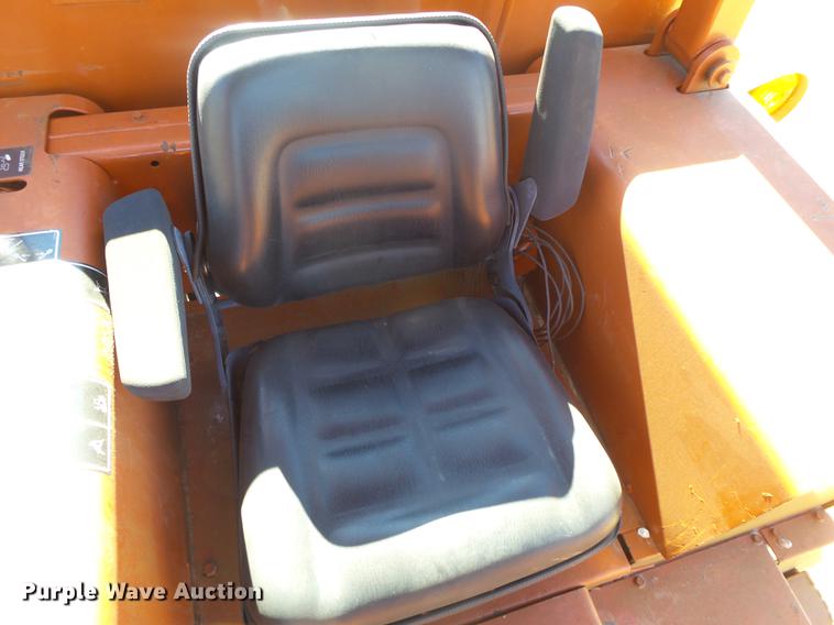 image for item DB7286 1992 Ditch Witch R100 vibratory cable plow