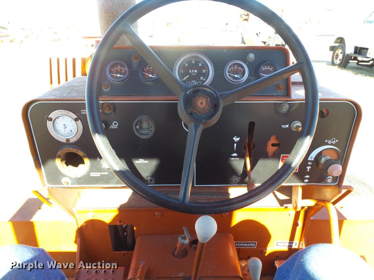 image for item DB7286 1992 Ditch Witch R100 vibratory cable plow