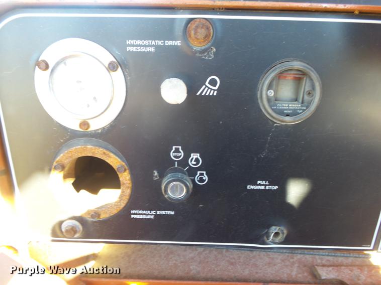 image for item DB7286 1992 Ditch Witch R100 vibratory cable plow