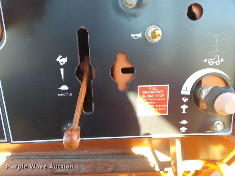 image for item DB7286 1992 Ditch Witch R100 vibratory cable plow