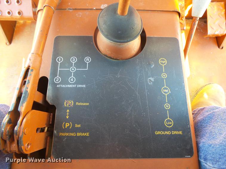 image for item DB7286 1992 Ditch Witch R100 vibratory cable plow