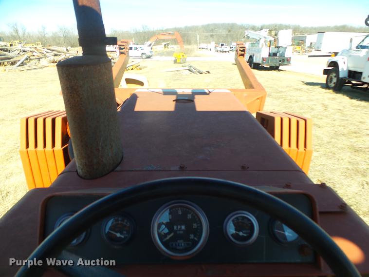 image for item DB7286 1992 Ditch Witch R100 vibratory cable plow