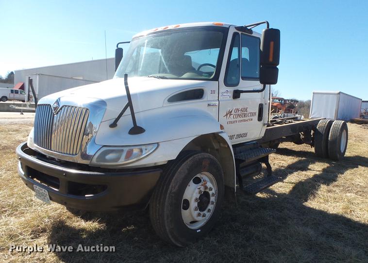 image for item DB7287 2009 International DuraStar 4300 truck cab and chassis