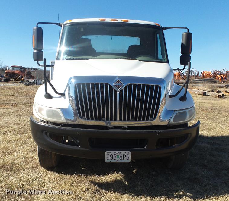 image for item DB7287 2009 International DuraStar 4300 truck cab and chassis