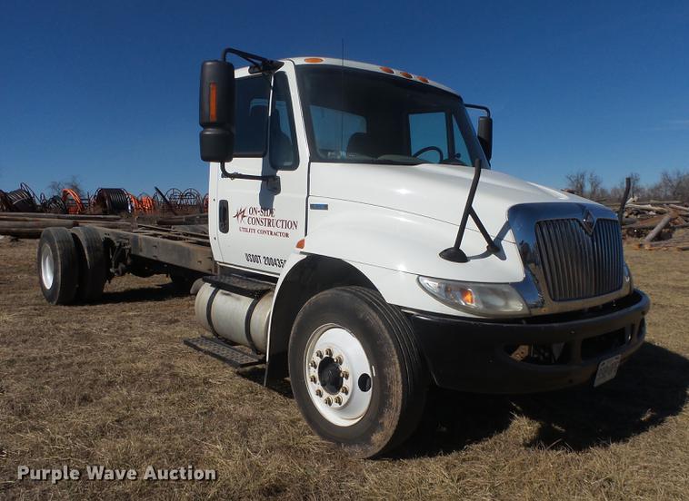 image for item DB7287 2009 International DuraStar 4300 truck cab and chassis