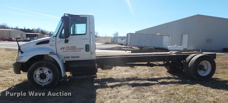 image for item DB7287 2009 International DuraStar 4300 truck cab and chassis