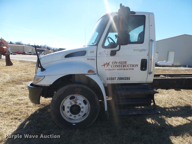 image for item DB7287 2009 International DuraStar 4300 truck cab and chassis