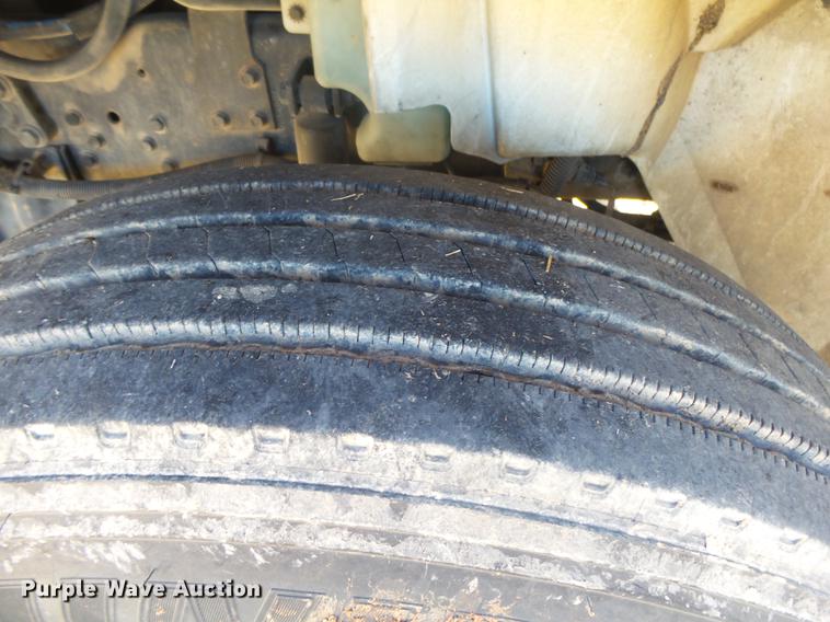 image for item DB7287 2009 International DuraStar 4300 truck cab and chassis