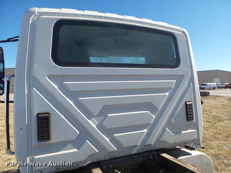 image for item DB7287 2009 International DuraStar 4300 truck cab and chassis