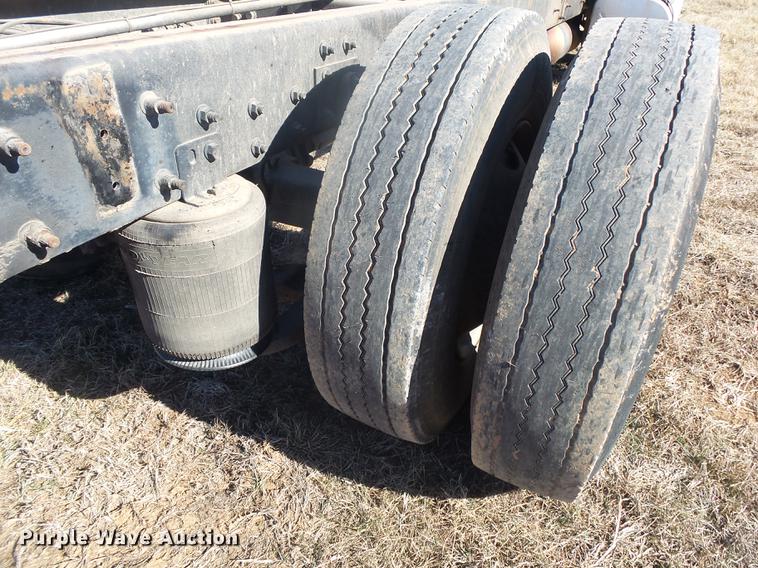 image for item DB7287 2009 International DuraStar 4300 truck cab and chassis