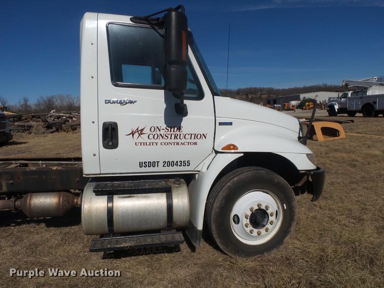 image for item DB7287 2009 International DuraStar 4300 truck cab and chassis