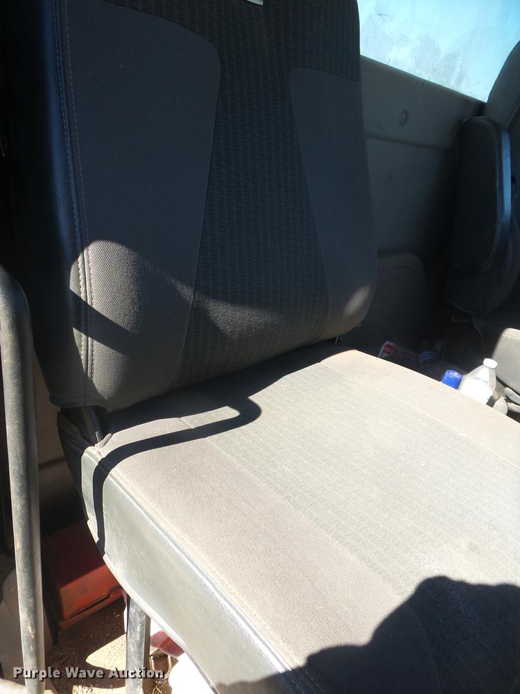 image for item DB7287 2009 International DuraStar 4300 truck cab and chassis